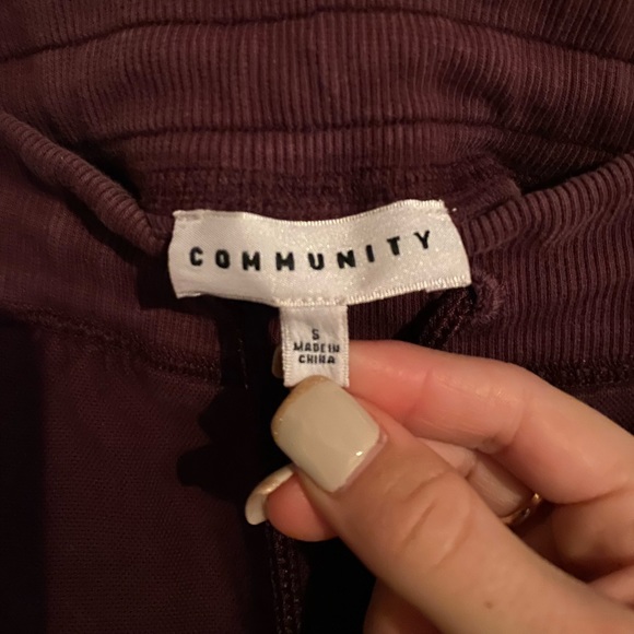 Size Small, Aritzia pants, only worn twice - Picture 2 of 2